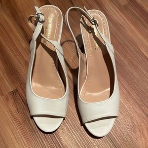 Dream Pairs size 10 white sandals
